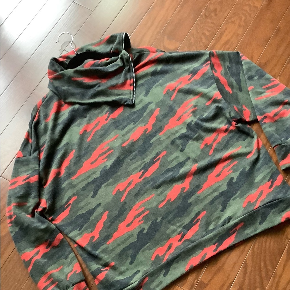 Camo knit shirt by Elan
